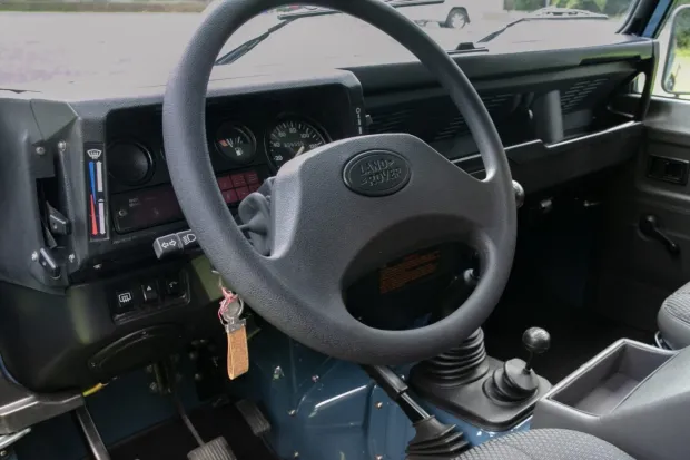 1992_land-rover_defender-110_markstaffphotographerarlesblue-44-50312