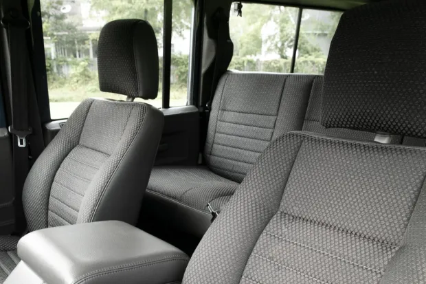 1992_land-rover_defender-110_markstaffphotographerarlesblue-52-50288